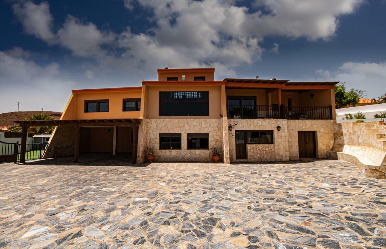 Villa De Lujo Que Mira Al Mar La Oliva Exterior photo